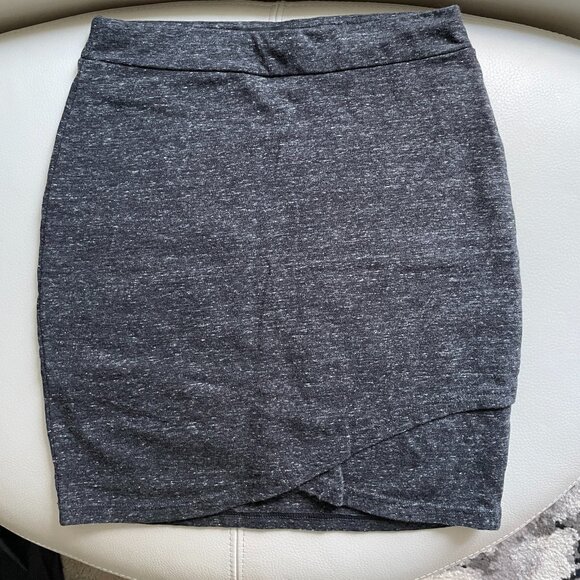 Talula Aritzia Tulip Hem Stretchy Mini Skirt XS - Picture 5 of 9